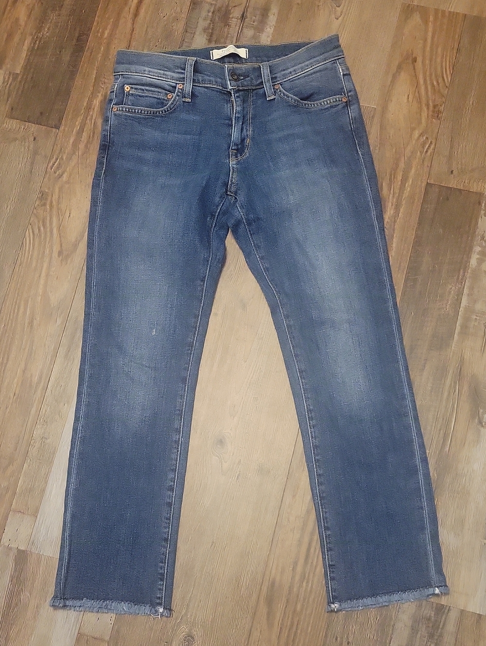 Classic Straight-Leg Jeans in Faded Blue